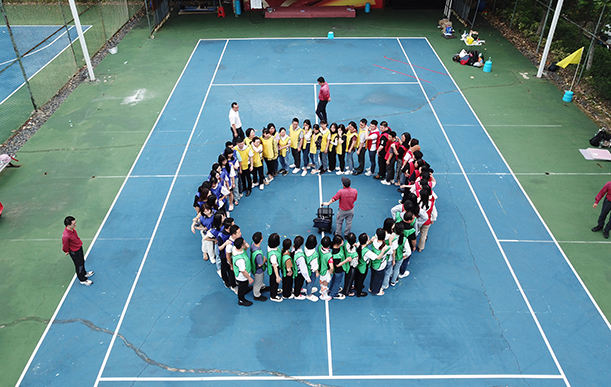 快樂工作，團(tuán)結(jié)協(xié)作